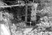 1 vue  - Torrent de Sainte-Marthe, réfection de l\'aile droite du grand barrage (890 m) - Fondation sur béton armé (ouvre la visionneuse)