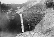 1 vue  - Torrent de Bragousse, barrage n° 2 avant la réparation de 1928 (ouvre la visionneuse)