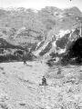 1 vue  - Torrent de Pinatelle, atterrissement de pierrailles et de rochers en juillet 1911 – les Rousses, ravin de l\'avalanche, rochers du Grand Pierron. (ouvre la visionneuse)