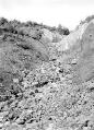 1 vue  - Torrent de Vallauria, en aval du seuil n° 3, partie supérieure de la berge droite en glissement (ouvre la visionneuse)