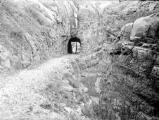 1 vue  - Torrent du Riou, tunnel d\'accès à Jubéo dans les gorges. (ouvre la visionneuse)