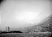 1 vue  - Nuages - 13 Avril 1933 - 8 heures. Vue sur ceüse et la crête de Charance (ouvre la visionneuse)