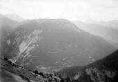 1 vue  - Torrent de Bramousse et route du sommet Bucher vu de la rive droite du Guil (ouvre la visionneuse)