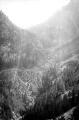 1 vue  - Torrent de Bouchouse vu de la Médille. Traces du passage d\'une avalanche. (ouvre la visionneuse)