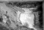 1 vue  - Torrent de Vachères, radier de glissement fonctionnant au barrage n° 6 (ouvre la visionneuse)
