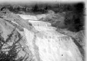 1 vue  - Torrent de Vachères, radier de glissement du barrage n° 6 fonctionnant (ouvre la visionneuse)