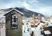 1 vue  - La vieille ville : la cloche du Son du Serre, le Prorel (2572 m) et la vallée du Lautaret (ouvre la visionneuse)