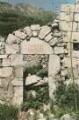 1 vue  - Ruines de l\'Abbaye de Clausonne. Une porte (ouvre la visionneuse)
