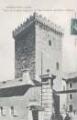1 vue  - Entrée de la petite caserne et la tour Brune à créneaux (XIe siècle) (ouvre la visionneuse)