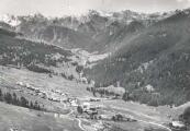 1 vue Vue aérienne du village et de la vallée de l'Aigue-Blanche. Pointe des Avers, Tête de Longet (3094 m)Combier, Macon