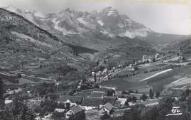 1 vue  - Vue panoramique sur la vallée. La Ferrière et le Pré. L\'Obiou (2793 m) et Tête de LaupetAbeil, Gap (ouvre la visionneuse)
