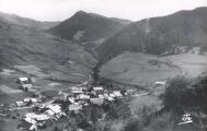 1 vue Vallée du Queyras. Sainte-Marie-de-Vars (1656 m). Tête de Paneyron (2786 m)Abeil, Gap