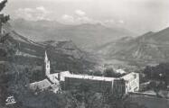 1 vue Notre-Dame du Laus (900 m). La Basilique et le couvent. La plaine de l'Avance. Le Piolit et ChabrièresAbeil, Gap