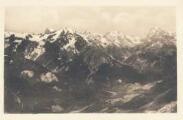 1 vue  - Panorama du Grand Aréa (2869 m), la Barre des Écrins (4103 m) et la Meije (3987 m) dans la vallée du Monétier-les-BainsL. Maurice, Briançon (ouvre la visionneuse)