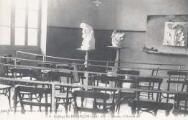 1 vue  - Collège. Dessin d\'ornement et sculpture dans une salle de classeVollaire, Briançon et Sainte-Catherine (ouvre la visionneuse)