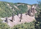 1 vue Les Demoiselles coiffées du Sauze (1050 m), curiosités géologiques dues à l'érosion des eaux de pluieAbeil, Gap