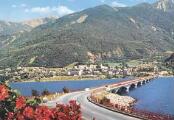 1 vue  - Lac de Serre-Ponçon. Savines-le-Lac (800 m) et le pont (925 m de long)Éditions des Alpes, Gap (ouvre la visionneuse)