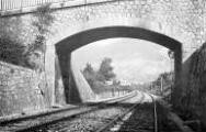 1 vue  - La ligne de chemin de fer arrivant à Aspres (ouvre la visionneuse)